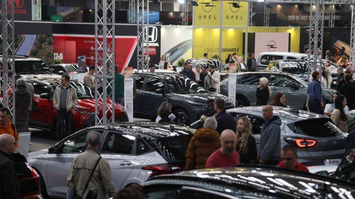 raste-prodaja-novih-automobila-u-eu:-ovi-modeli-najtrazeniji