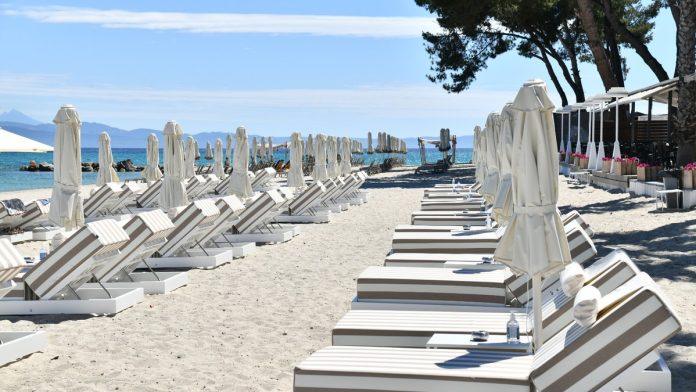 grcka-zbog-toplotnih-talasa-gubi-13-milijardi-evra:-dramaticne-prognoze-za-zemlju-koja-zivi-od-turizma