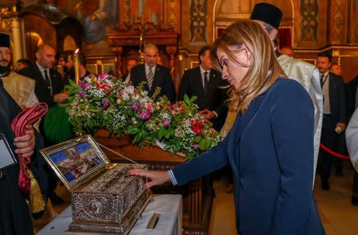 ministarka-durdevic-stamenkovski-o-napadima-na-vernike-koji-su-se-poklonili-pojasu-presvete-bogorodice:-ovo-je-prezir-prema-narodu-koji-trazi-mir-i-jedinstvo! ministarka-durdevic-stamenkovski-o-napadima-na-vernike-koji-su-se-poklonili-pojasu-presvete-bogorodice:-ovo-je-prezir-prema-narodu-koji-trazi-mir-i-jedinstvo!