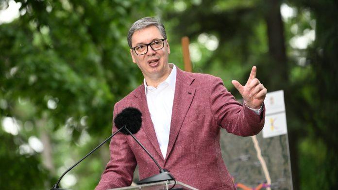 “docekalo-bi-ga-najmanje-100.000-ljudi”-vucic-pozvao-donalda-trampa-da-poseti-srbiju:-“tako-nesto-ne-bi-doziveo-ni-u-vasingtonu”