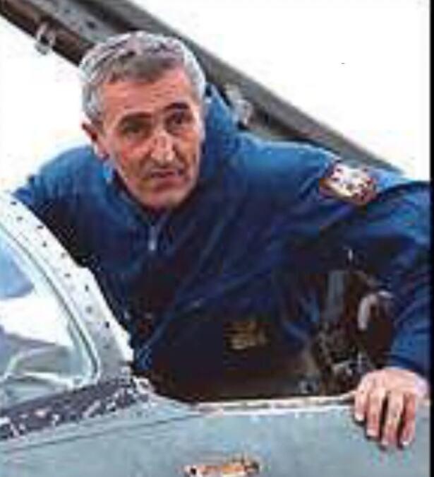 vitez-srpskog-neba-sa-branika-otadzbine-otisao-u-legendu:-na-danasnji-dan-1999.-na-prvoj-liniji-fronta-poginuo-je-legendarni-general-ljubisa-velickovic-(foto) vitez-srpskog-neba-sa-branika-otadzbine-otisao-u-legendu:-na-danasnji-dan-1999.-na-prvoj-liniji-fronta-poginuo-je-legendarni-general-ljubisa-velickovic-(foto)
