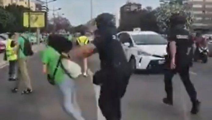 obracun-sa-demonstrantima:-ovako-to-radi-eu-policija-u-valensiji-(video)