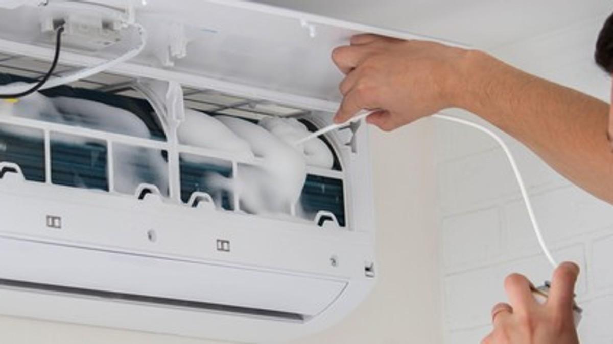 servis-klima-sve-skuplji,-ali-ovo-nikako-sami-ne-smete-da-radite:-evo-sta-moze-bez-majstora,-a-kada-morate-da-ga-zovete servis-klima-sve-skuplji,-ali-ovo-nikako-sami-ne-smete-da-radite:-evo-sta-moze-bez-majstora,-a-kada-morate-da-ga-zovete