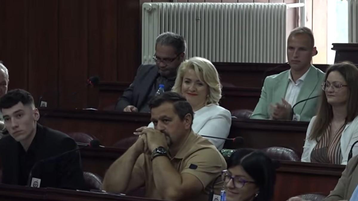 kandidat-sns-vesna-tomic-izabrana-za-predsednicu-opstine-kula:-za-nju-glasalo-20-od-37-odbornika kandidat-sns-vesna-tomic-izabrana-za-predsednicu-opstine-kula:-za-nju-glasalo-20-od-37-odbornika