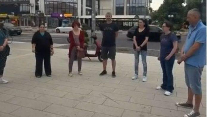 studenti-blokaderi-se-danas-posteno-izblamirali-u-indiji:-blokirali-trotoar