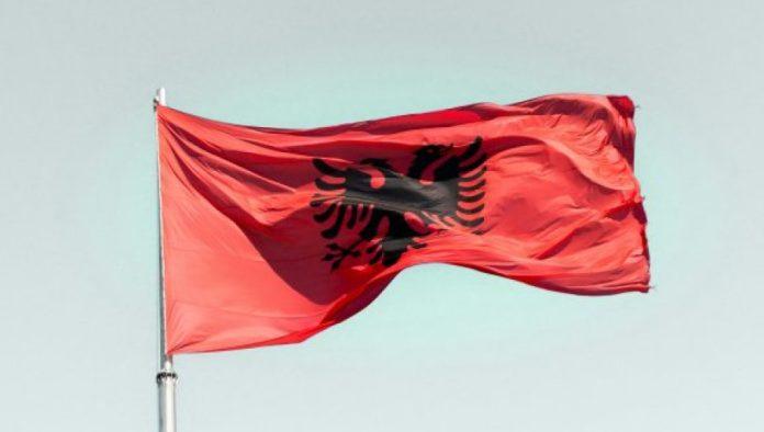 albanski-lobi-na-delu:-traze-od-atine-da-prizna-laznu-drzavu-kosovo