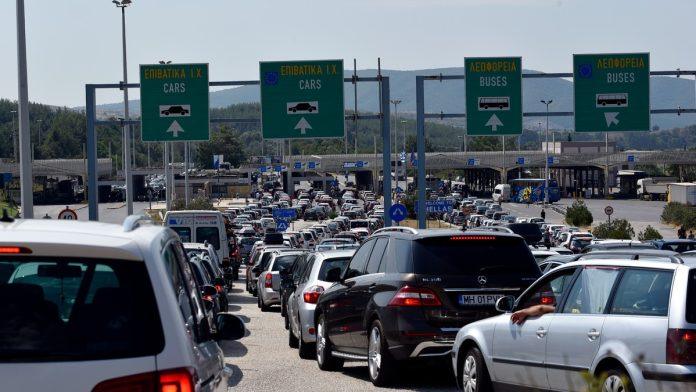 skenirali-ih-i-slikali,-a-oni-prosli-nikad-brze!-srbi-odusevljeni:-ceo-autobus-presao-evzoni-za-30-minuta-i-pored-novog-ees-sistema
