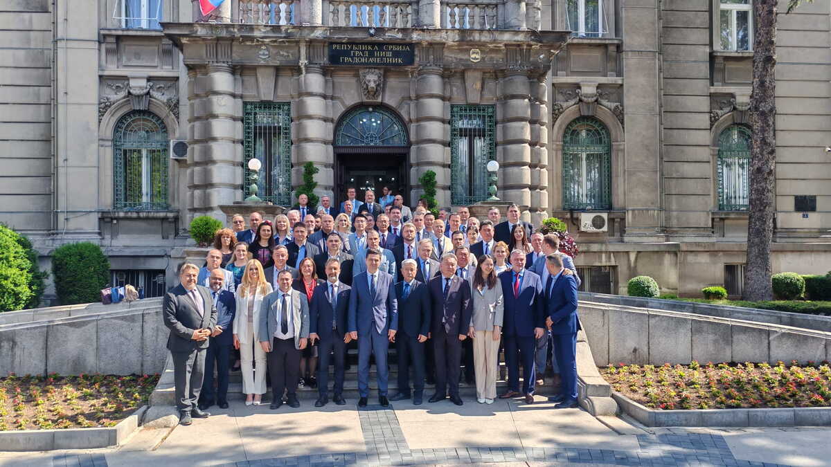 nis-obelezava-slavu!-gradonacelnik-pavlovic-porucio:-najsnaznija-tvrdava-je-slozan-narod,-neka-nam-dom-i-deca-rastu-u-miru,-blagostanju-i-ljubavi nis-obelezava-slavu!-gradonacelnik-pavlovic-porucio:-najsnaznija-tvrdava-je-slozan-narod,-neka-nam-dom-i-deca-rastu-u-miru,-blagostanju-i-ljubavi