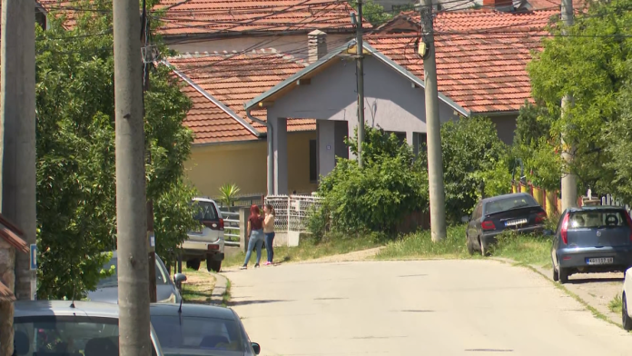 “imaju-malu-bebu-i-ranije-su-ga-prijavljivali-za-nasilje”-komsije-devojke-i-njenih-bake-i-deke-koje-je-izbo-pomahnitali-napadac-otkrili-da-je-poznat-od-ranije-kao-nasilnik