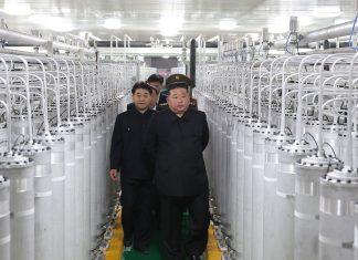 Kim Džong Un posetio novi pogon za proizvodnju nuklearnog materijala i uputio zastrašujuću poruku: “Eksponencijalnom brzinom” kim-dzong-un-posetio-novi-pogon-za-proizvodnju-nuklearnog-materijala-i-uputio-zastrasujucu-poruku:-“eksponencijalnom-brzinom”