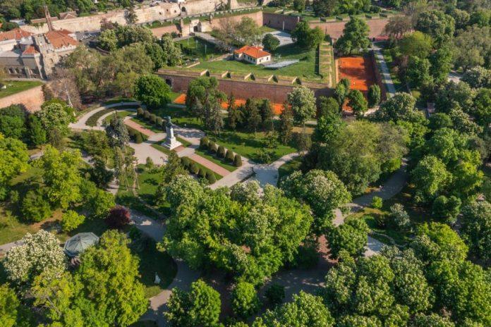 vise-nece-moci-nocu-da-se-“banci”-na-kalemegdanu:-beogradska-tvrdava-uvela-nova-pravila