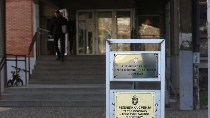 “je*em-li-ti-majku,-sta-ti-glumis?”-tuzilastvo-trazi-5-godina-robije-za-nasilnika-koji-je-napravio-haos-u-sudu:-nasrnuo-na-jednog,-pa-udario-drugog-strazara