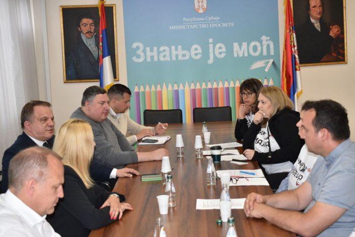 ministar-stankovic-sa-roditeljima-daka-jovine-gimnazije:-ministarstvo-ce-podrzati-svako-resenje-koje-je-u-najboljem-interesu-ucenika