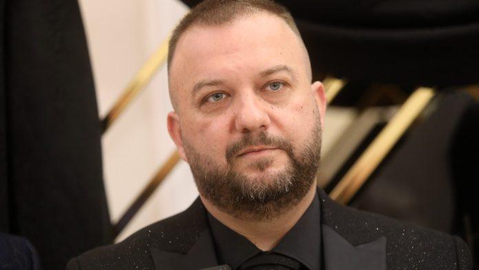 “odbio-sam-da-pevam-jer-su-trazili-da-odem-na-jahtu”-borko-radivojevic-progovorio-o-poslu,-pokrenuo-i-ai-platformu-za-harmoniku