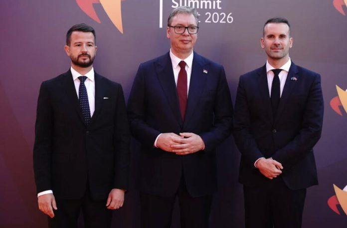 sa-domacinima-ovogodisnjeg-samita-eu-–-zapadni-balkan-u-tivtu:-predsednik-vucic-objavio-sliku-sa-jakovom-milatovicem-i-milojkom-spajicem