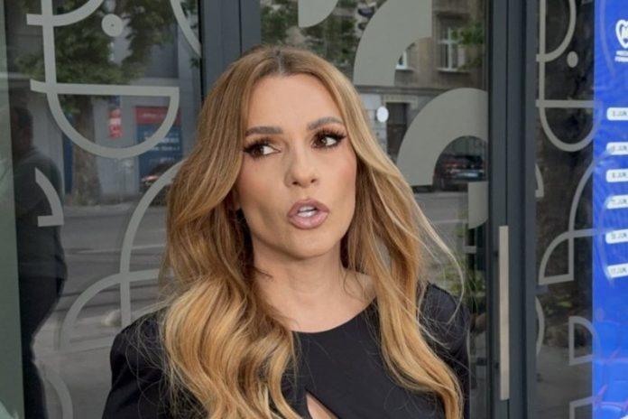 “to-nikad-necu-prezaliti!”-jelena-kostov-napravila-gresku-u-karijeri-–-pomenula-cecu-i-brenu,-pa-otkrila-sve-o-tanji-savic!-(video)