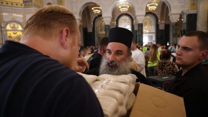 (foto,-video)-stigla-nova-kolicina-osvestanih-trakica-u-hram-svetog-save!-gradani-krenuli-u-akciju-sirom-beograda,-a-evo-sta-da-radite-kada-nestanu