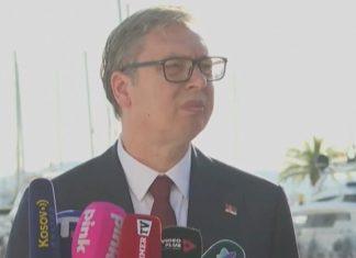 VUČIĆ O POGRDNIM GRAFITIMA: Veliki deo Crne Gore je gostoprimiv, dočekali su me sa “Pomaže Bog, gospodine Vučiću”! vucic-o-pogrdnim-grafitima:-veliki-deo-crne-gore-je-gostoprimiv,-docekali-su-me-sa-“pomaze-bog,-gospodine-vucicu”!