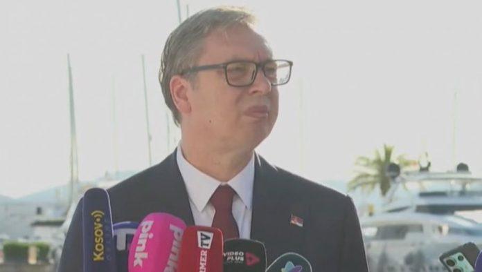 vucic-o-pogrdnim-grafitima:-veliki-deo-crne-gore-je-gostoprimiv,-docekali-su-me-sa-“pomaze-bog,-gospodine-vucicu”!