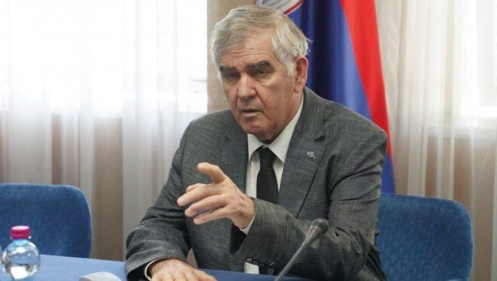 “srbija-nece-dozvoliti-ugrozavanje-odnosa”:-berisa-osudio-paljenje-madarske-zastave