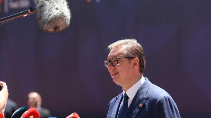 “makron-nahvalio-nasu-zemlju”-vucic-u-tivtu:-svi-primecuju-ekonomski-napredak,-pred-nama-su-brojni-izazovi-(foto,-video)