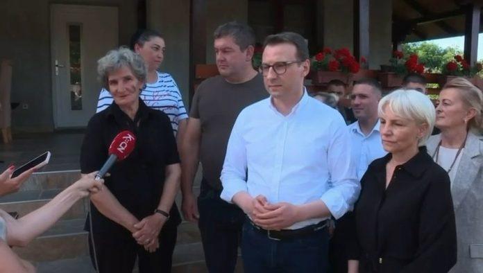 poslusajte-reci-baka-divne-(71)-sa-kim:-pozvala-srbe-da-glasaju-za-sl,-a-imala-je-i-posebnu-poruku-za-predsednika-vucica!-(video)