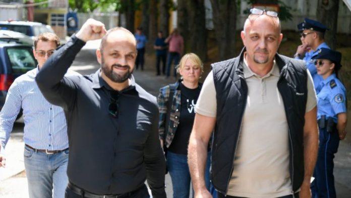 kurtijev-teror-u-severnoj-mitrovici:-pendrecima-na-gradonacelnika-severne-mitrovice-i-predsednika-so-(foto)