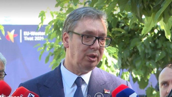 vucic-rastavio-crnogorske-novinare-provokatore-na-atome:-“otcepili-ste-se,-lak-vam-je-i-lep-zivot,-zivela-srbija”