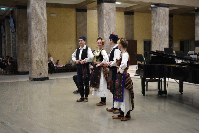 “zvuci-srbije”:-ucenici-u-narodnom-muzeju-odrzali-koncert-tradicionalne-srpske-muzike