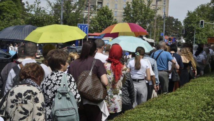 nova-bruka-blokadera:-ponovo-prete-i-vredaju-vernike-(foto)