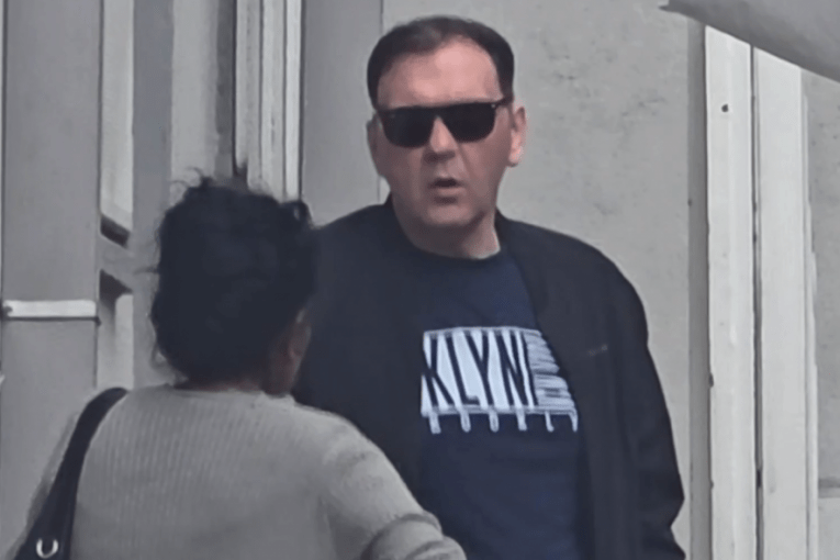 kasper-hitno-dojurio-u-“lazu”,-stigla-i-sestra-mine-kostic!-zajedno-dosli-u-posetu,-evo-sta-se-desava-na-psihijatriji!-(video) kasper-hitno-dojurio-u-“lazu”,-stigla-i-sestra-mine-kostic!-zajedno-dosli-u-posetu,-evo-sta-se-desava-na-psihijatriji!-(video)