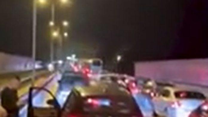 (video)-haos-na-auto-putu-milos-veliki-formirala-se-kilometarska-kolona-vozila,-sve-stoji-zbog-lancanog-sudara