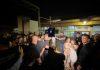 (VIDEO) FANOVI JOJ NE DAJU DA IDE KUĆI Cecu nakon koncerta publika opkolila: Preko pola sata se slikala sa svima (video)-fanovi-joj-ne-daju-da-ide-kuci-cecu-nakon-koncerta-publika-opkolila:-preko-pola-sata-se-slikala-sa-svima
