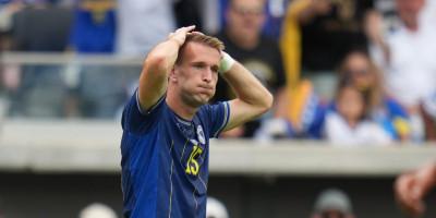 neuspela-generalka-bih-pred-pocetak-mundijala-–-uzalud-i-20.000-navijaca-(video) neuspela-generalka-bih-pred-pocetak-mundijala-–-uzalud-i-20.000-navijaca-(video)