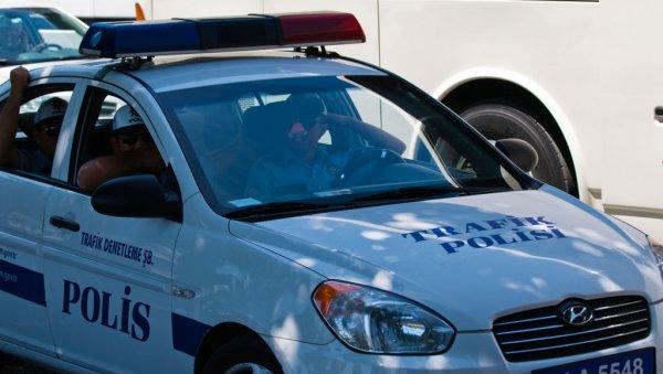 otac-monstrum-drzao-dete-kao-taoca:-spustio-trogodisnju-cerkicu-kroz-prozor-i-pretio-klanjem-(uznemirujuci-video) otac-monstrum-drzao-dete-kao-taoca:-spustio-trogodisnju-cerkicu-kroz-prozor-i-pretio-klanjem-(uznemirujuci-video)