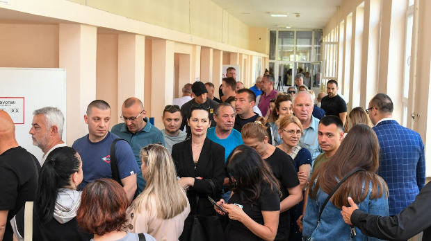 Ванредни-избори-на-Косову-и-Метохији,-биралишта-отворена-до-19-часова Ванредни-избори-на-Косову-и-Метохији,-биралишта-отворена-до-19-часова