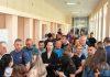 VELIKE GUŽVE NA KIM OD RANE ZORE: Glasao Zlatan Elek, Srbi masovno krenuli na birališta u Kosovskoj Mitrovici velike-guzve-na-kim-od-rane-zore:-glasao-zlatan-elek,-srbi-masovno-krenuli-na-biralista-u-kosovskoj-mitrovici