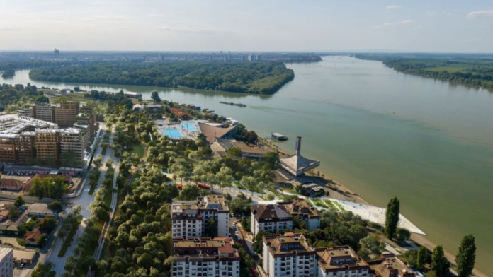 skriveni-raj-na-15-minuta-od-centra-beograda!-zovu-ga-“paradajz-ostrvo”,-do-njega-se-stize-samo-camcem,-a-prica-o-tome-kako-je-nastalo-ce-vas-ostaviti-bez-teksta!
