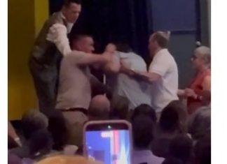 NA SKUPU PRETUČEN NOVINAR: Usijale se mreže posle blokaderskog nasilja u Frankfurtu (VIDEO) na-skupu-pretucen-novinar:-usijale-se-mreze-posle-blokaderskog-nasilja-u-frankfurtu-(video)