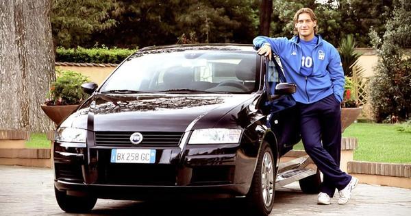 ni-toti-nije-mogao-da-ga-spasi!-fijat-stilo-slavi-25-godina:-kako-je-auto-koji-je-napao-vw-golf-postao-kralj-polovnjaka-u-srbiji!-/video/ ni-toti-nije-mogao-da-ga-spasi!-fijat-stilo-slavi-25-godina:-kako-je-auto-koji-je-napao-vw-golf-postao-kralj-polovnjaka-u-srbiji!-/video/