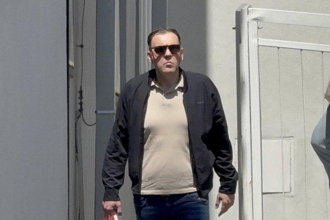 muk-ispred-“dr-laza-lazarevic”:-kasper-hitno-stigao-u-kliniku-gde-se-leci-mina-kostic!-(video) muk-ispred-“dr-laza-lazarevic”:-kasper-hitno-stigao-u-kliniku-gde-se-leci-mina-kostic!-(video)