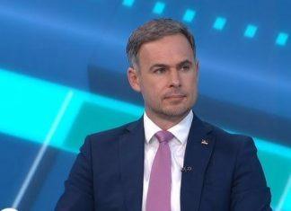 JEZIVO! Aleksićev odbornik šutirao ženu usred Skupštine – podneta krivična prijava (VIDEO) jezivo!-aleksicev-odbornik-sutirao-zenu-usred-skupstine-–-podneta-krivicna-prijava-(video)