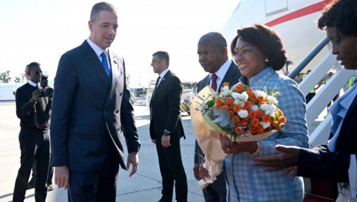 predsednik-angole-stigao-u-posetu-srbiji:-ministar-duric-ga-docekao-na-aerodromu