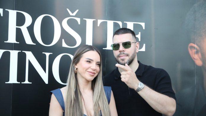 “oseca-se-kriza-na-estradi,-nije-kao-sto-je-bilo”-ivana-i-petar-mitic-otvorili-dusu-o-porodici-i-strahovima:-“sinovi-su-blizi-meni,-jer-su-muskarci”-(video)