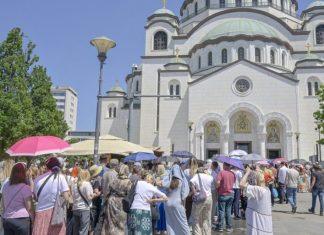 NOVO IZNENAĐENjE PO IZLASKU IZ HRAMA SVETOG SAVE: Pored trakica osveštanih na pojasu Presvete Bogorodice deli se još nešto novo-iznenadenje-po-izlasku-iz-hrama-svetog-save:-pored-trakica-osvestanih-na-pojasu-presvete-bogorodice-deli-se-jos-nesto