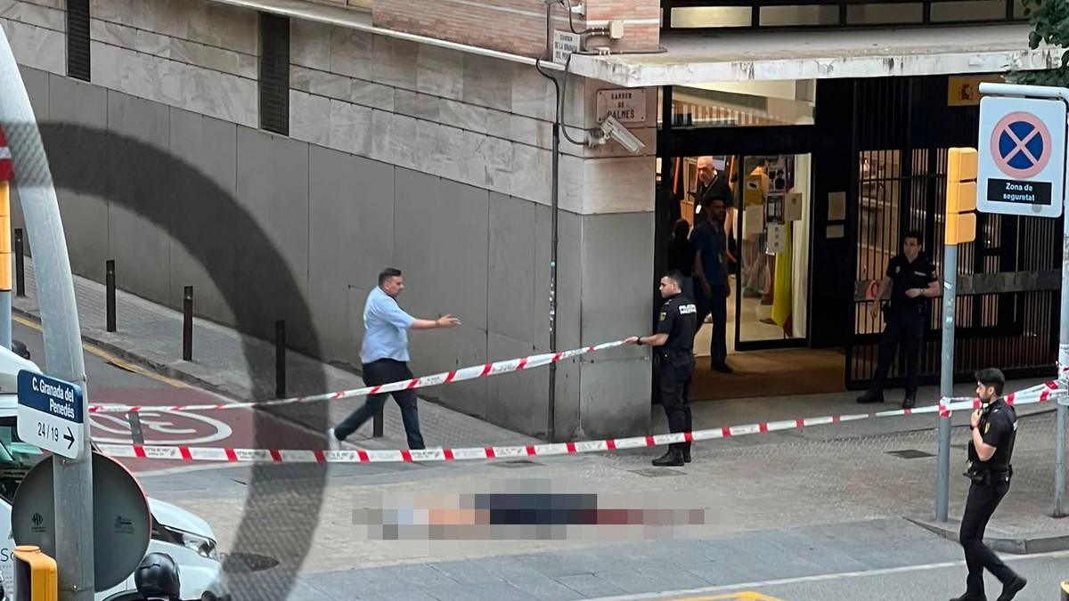 prisao-mu-s-leda,-ispalio-hitac-u-glavu-i-pobegao!-policija-ispituje-da-li-je-u-barseloni-ubijen-balkanac:-napadac-oruzje-ostavio-na-klupi-ispod-kacige-(foto) prisao-mu-s-leda,-ispalio-hitac-u-glavu-i-pobegao!-policija-ispituje-da-li-je-u-barseloni-ubijen-balkanac:-napadac-oruzje-ostavio-na-klupi-ispod-kacige-(foto)