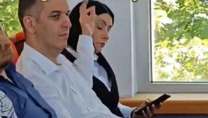 poslanica-blokadera-milica-glasa-za-predloge-vlasti!-daje-kvorum,-sve-je-snimljeno-(video)