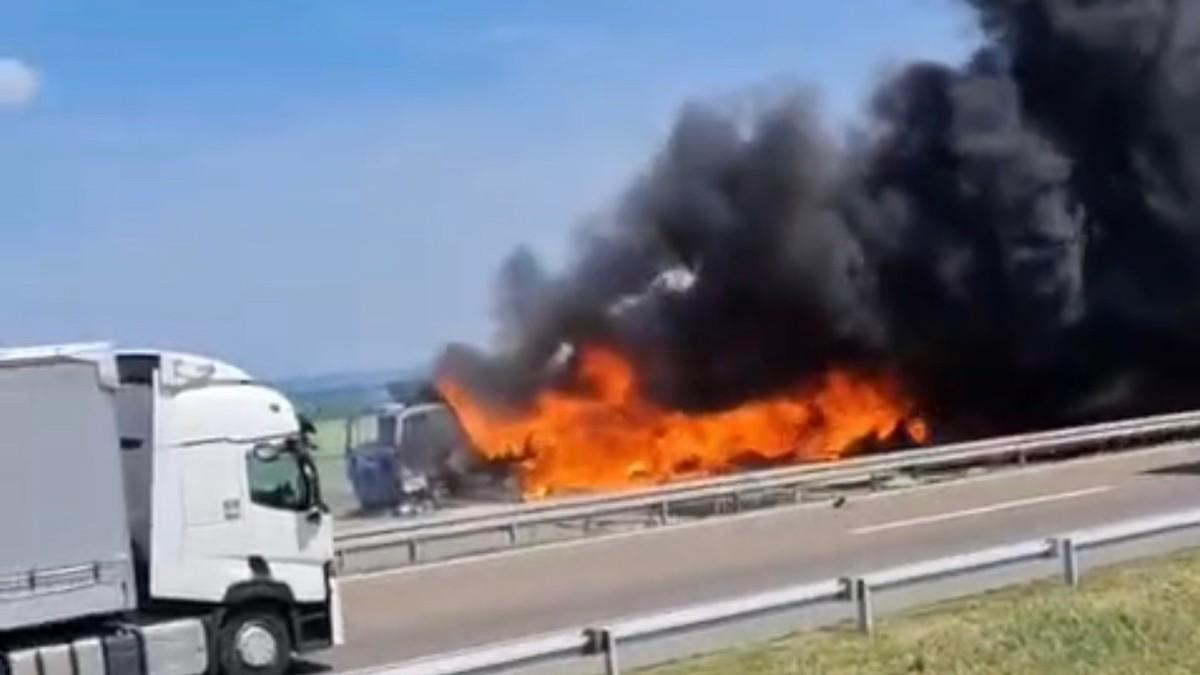 (foto,-video)-zbog-jedne-greske-automobil-moze-da-izgori-nasred-puta!-ovo-su-kljucni-razlozi-zbog-kojih-dolazi-do-jezivih-pozara,-a-evo-sta-odmah-treba-da-uradite (foto,-video)-zbog-jedne-greske-automobil-moze-da-izgori-nasred-puta!-ovo-su-kljucni-razlozi-zbog-kojih-dolazi-do-jezivih-pozara,-a-evo-sta-odmah-treba-da-uradite