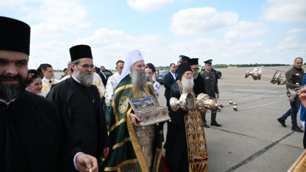 Игуман-Јефрем-захвалио-патријарху-Порфирију-на-гостопримству,-најавио-стипендије-за-студенте-Богословског-факултета Игуман-Јефрем-захвалио-патријарху-Порфирију-на-гостопримству,-најавио-стипендије-за-студенте-Богословског-факултета