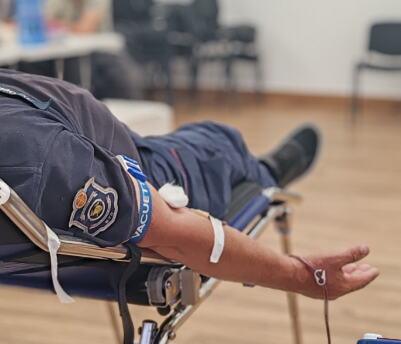human-gest-policije-u-kraljevu-prikupljeno-105-jedinica-krvi-u-akciji-dobrovoljnog-davanja-(foto) human-gest-policije-u-kraljevu-prikupljeno-105-jedinica-krvi-u-akciji-dobrovoljnog-davanja-(foto)